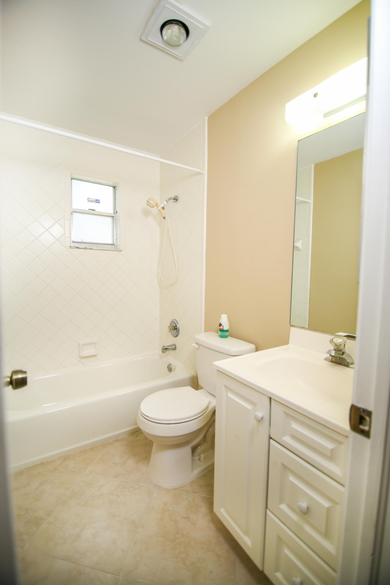 8250 Brant Drive Boca Raton, FL 33487 - Photo 11 of 19 2ND BATH 8250 BRANT
