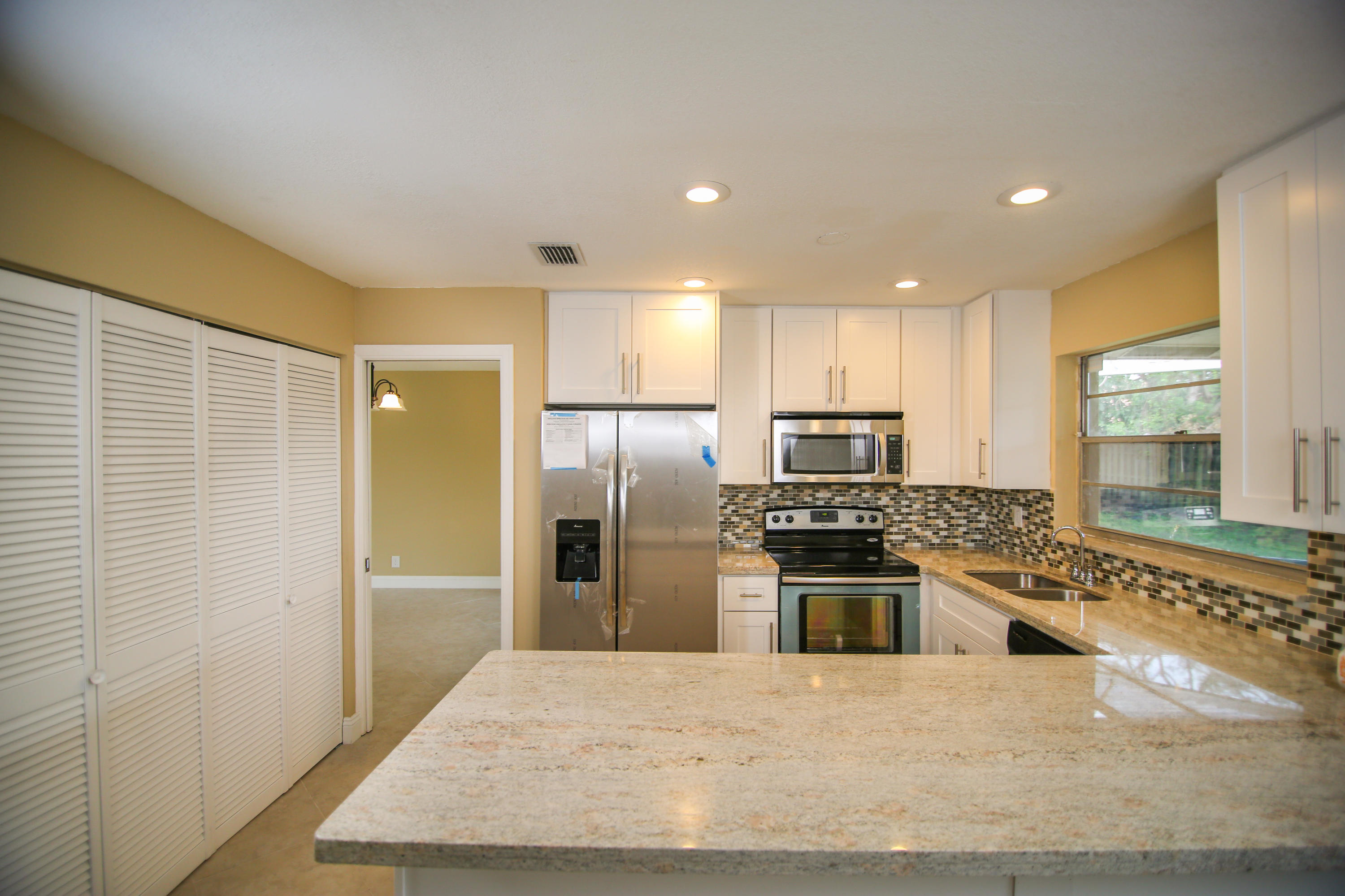 8250 Brant Drive Boca Raton, FL 33487 - Photo 4 of 19 KITCHEN 8250 BRANT