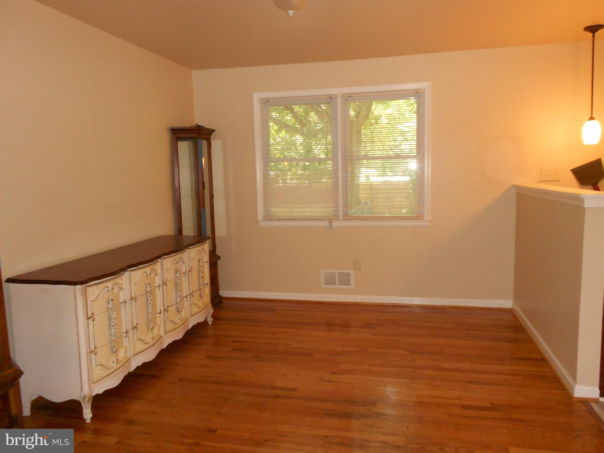 5724 Van Dyke Road Baltimore, MD 21206 - Photo 7 of 35 Dining Room w/Hardwood Floor