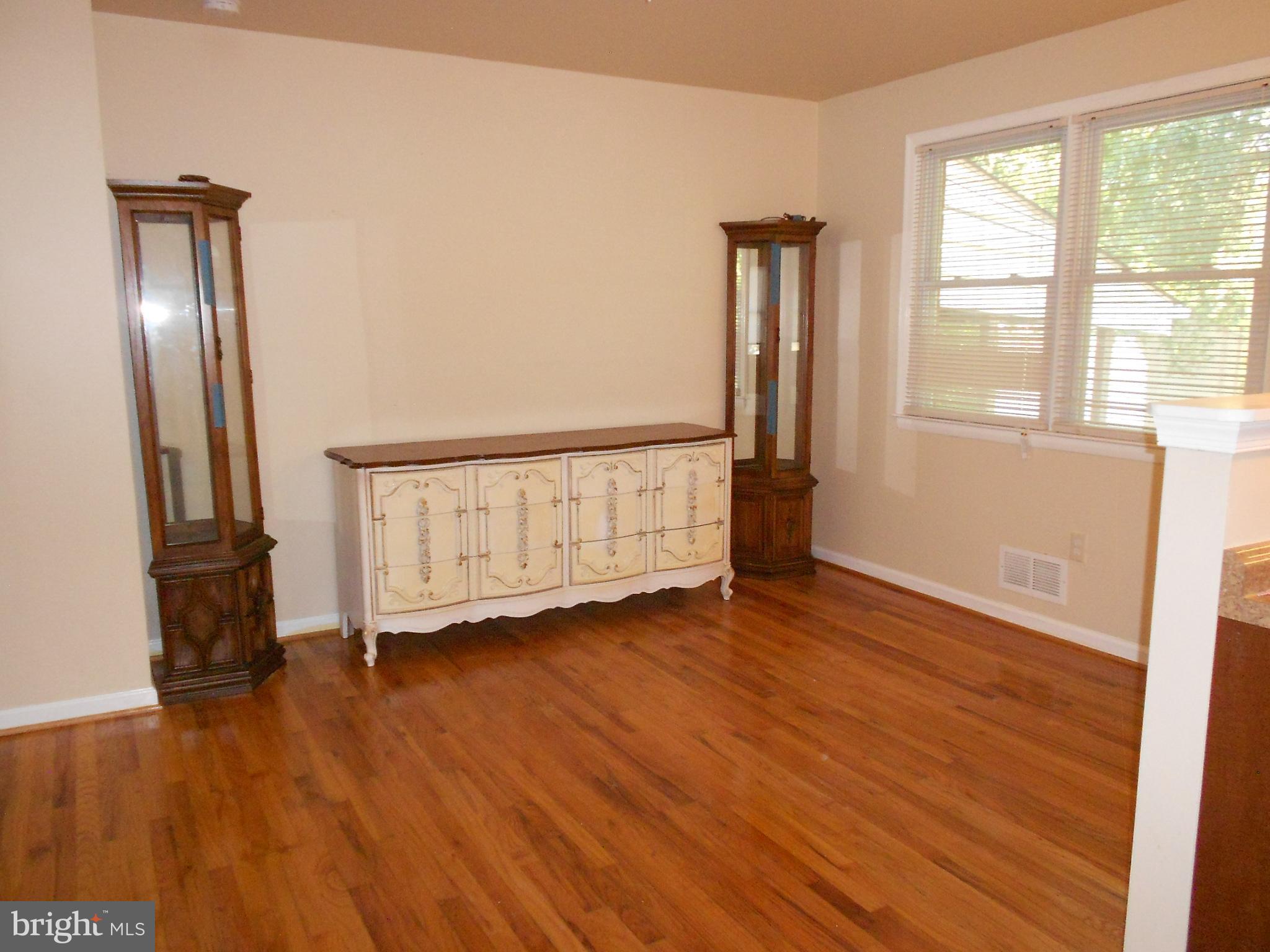 5724 Van Dyke Road Baltimore, MD 21206 - Photo 8 of 35 Open Access to the Kitchen