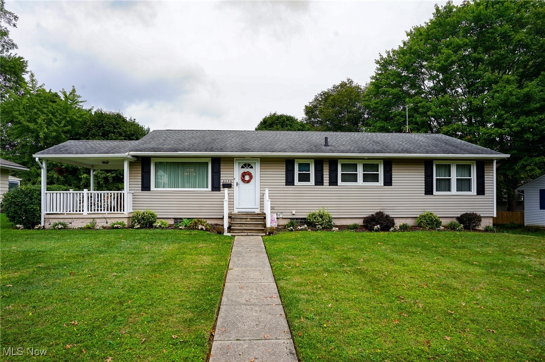 2375 Burnham Road Akron, OH 44333 - Photo 1 of 39 Ranch-style house featuring a front lawn