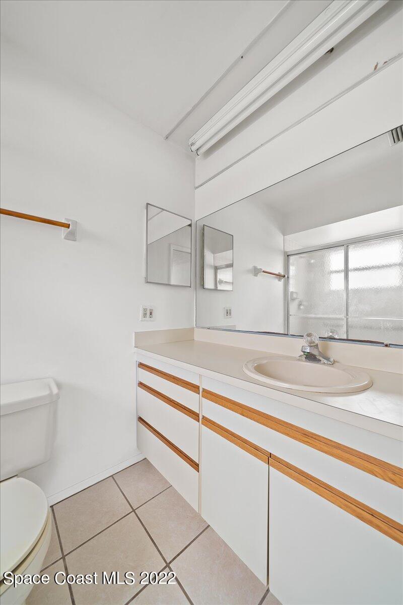 3709 Tree Line Boulevard Melbourne, FL 32935 - Photo 14 of 22 a spacious bathroom with a vanity and a bathtub