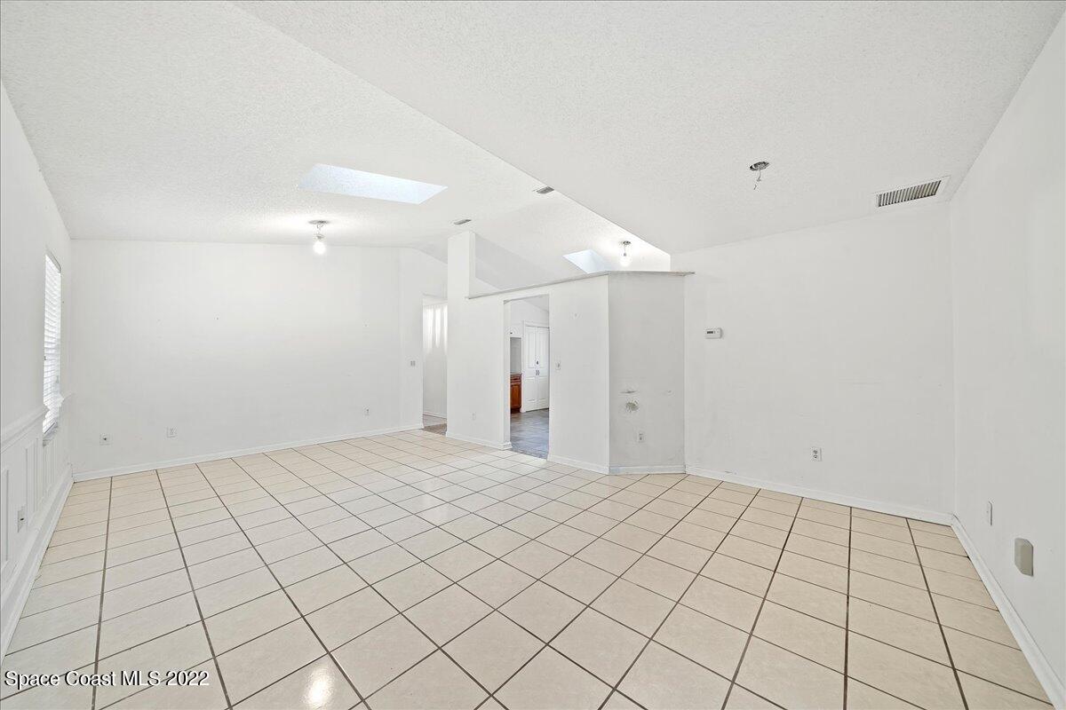 3709 Tree Line Boulevard Melbourne, FL 32935 - Photo 10 of 22 an empty room with white walls