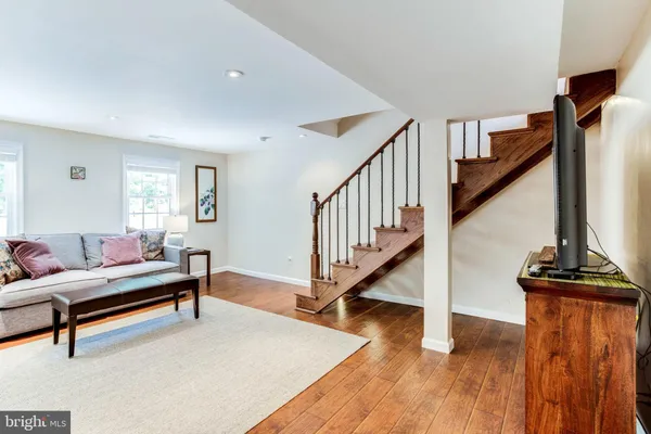 $3,500 | 258 Burgess Avenue, Alexandria, VA 22305