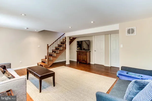 $3,500 | 258 Burgess Avenue, Alexandria, VA 22305