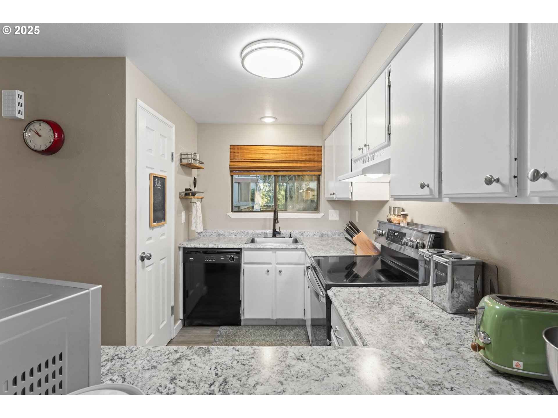 204 Trailside Loop Eugene, OR 97405 - Photo 11 of 42 Gallery Image 11