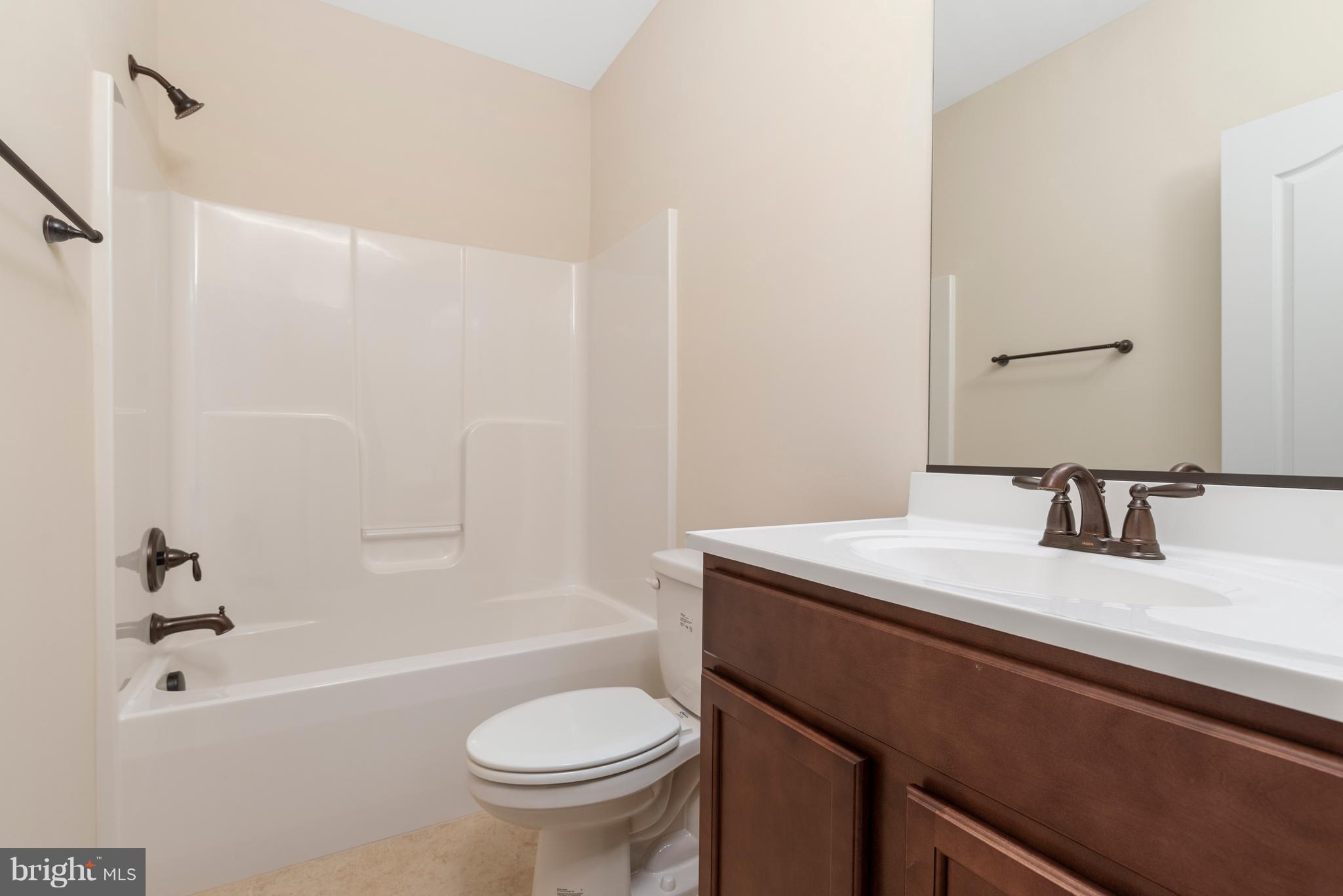 138 Sandy Ridge Road Fredericksburg, VA 22405 - Photo 28 of 30 a bathroom with a sink a toilet and a bathtub