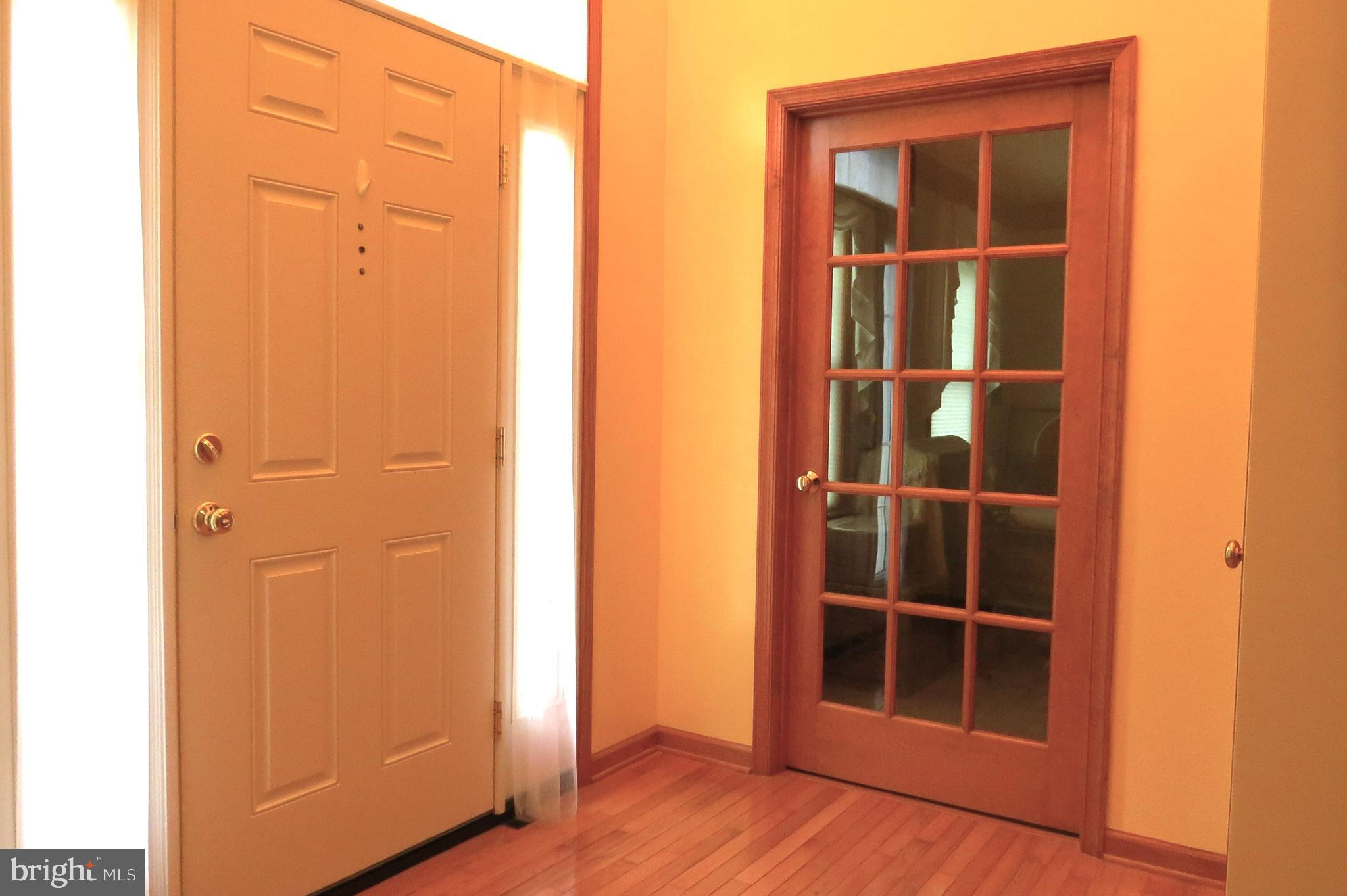 668 Teeter Road Littlestown, PA 17340 - Photo 4 of 43 Foyer