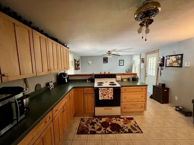 $180,000 | 93 Maple Street, Greenfield, MA 01301