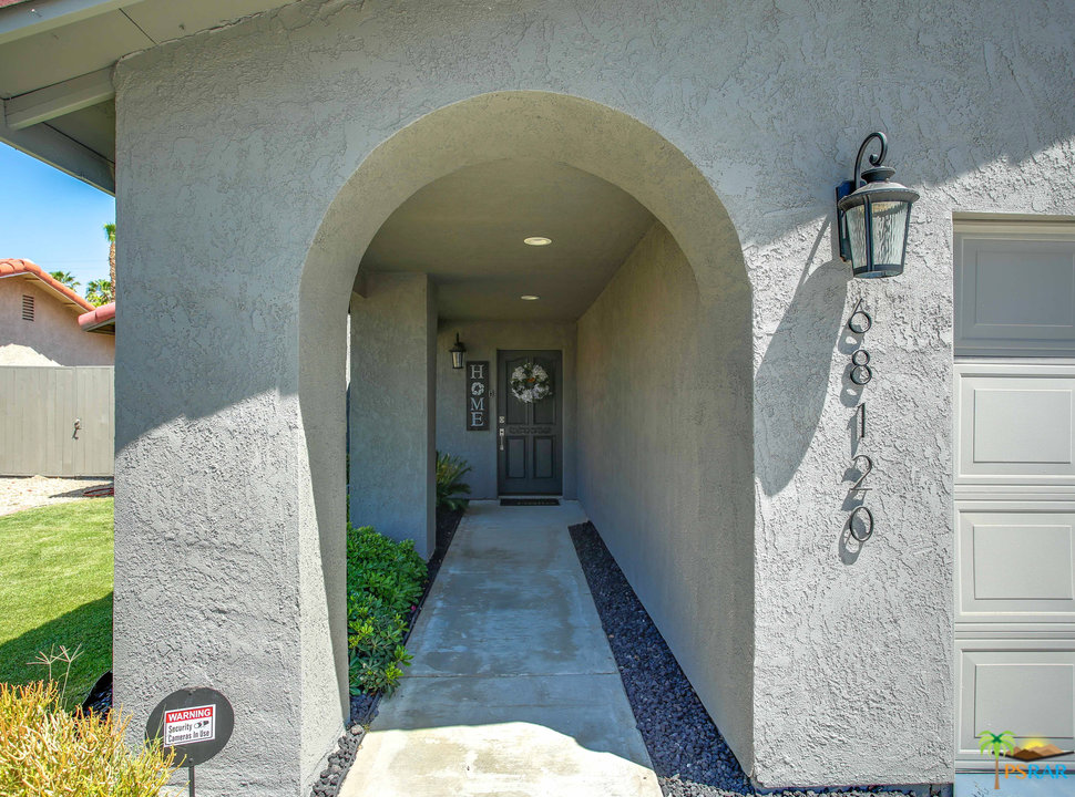 68120 Risueno Road Cathedral City, CA 92234 - Photo 4 of 35 a entryway with furniture