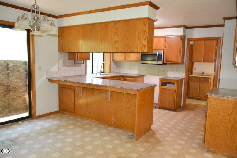 190 Shadow Lane Grants Pass, OR 97526 - Photo 4 of 18