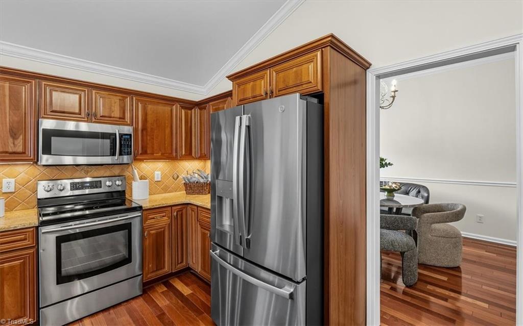 6505 Woodmont Road Jamestown, NC 27282 - Photo 14 of 43 kitchen/undermount lighting.