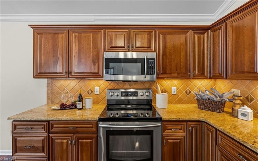 6505 Woodmont Road Jamestown, NC 27282 - Photo 16 of 43 Smooth top stove/microwave