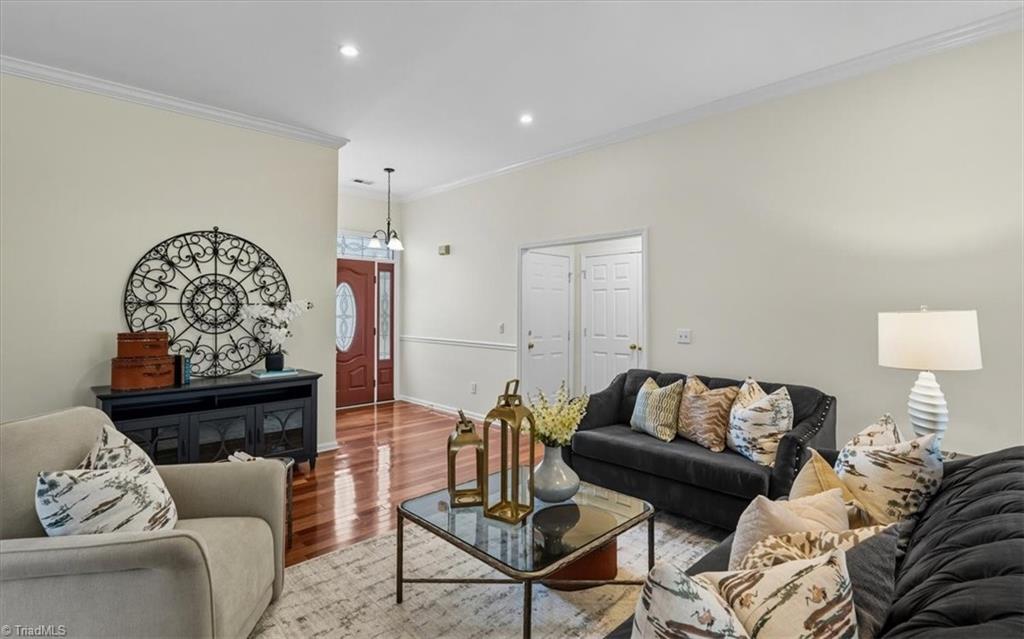 6505 Woodmont Road Jamestown, NC 27282 - Photo 6 of 43 Entry/living room