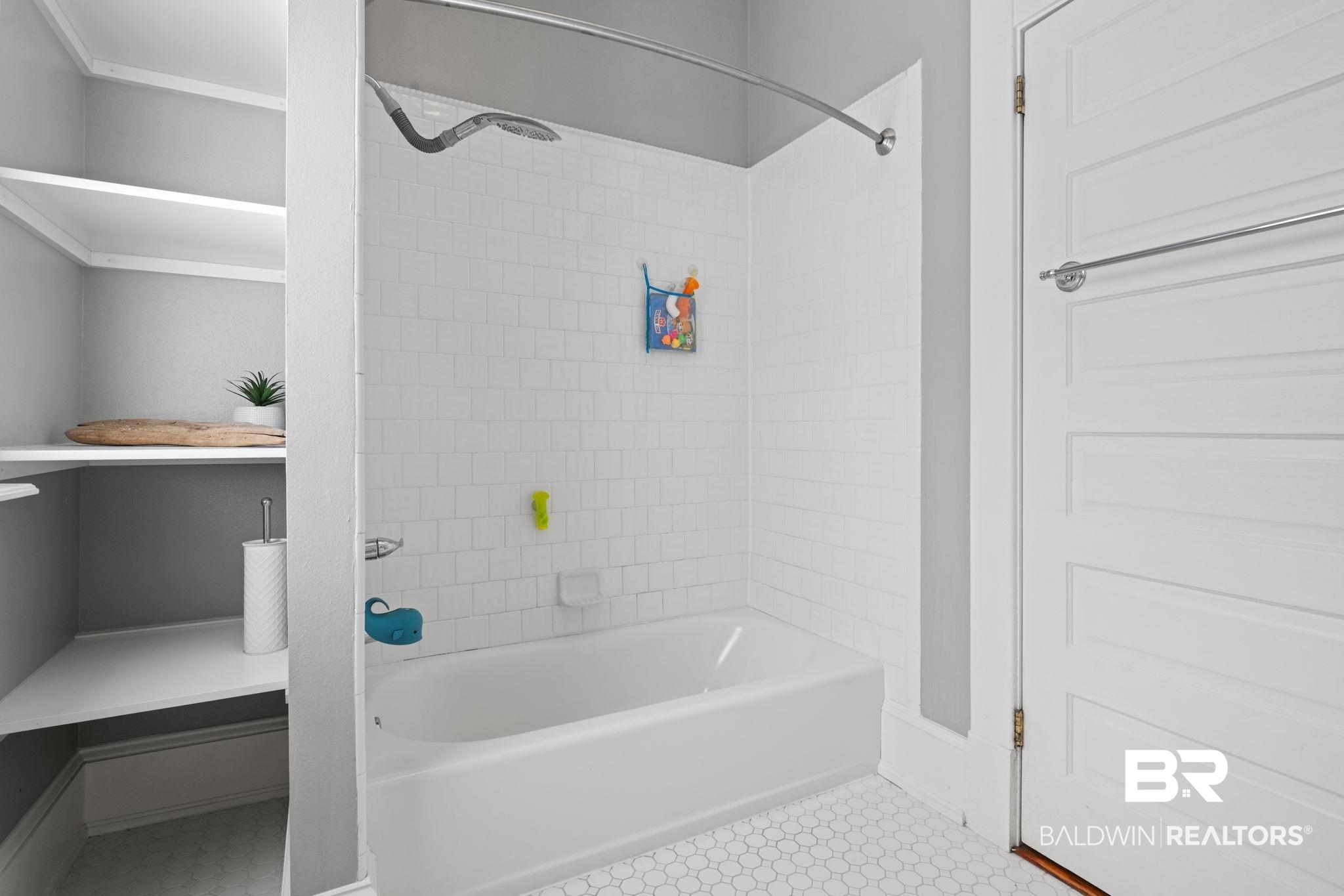 10 South Monterey Street Mobile, AL 36604 - Photo 32 of 45 Full bathroom with shower / bath combination
