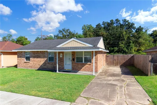 $155,000 | 369 Pat Drive, Avondale, LA 70094