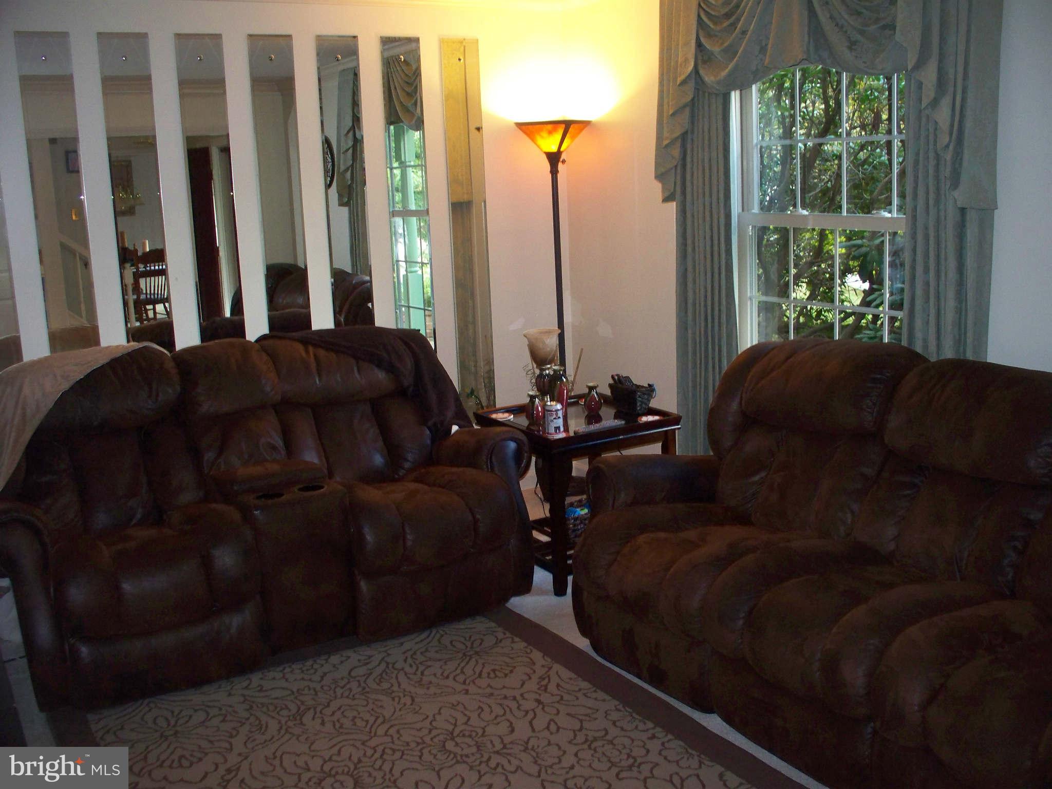 15114 Trail Ridge Road Southwest Cumberland, MD 21502 - Photo 13 of 30 Living Room