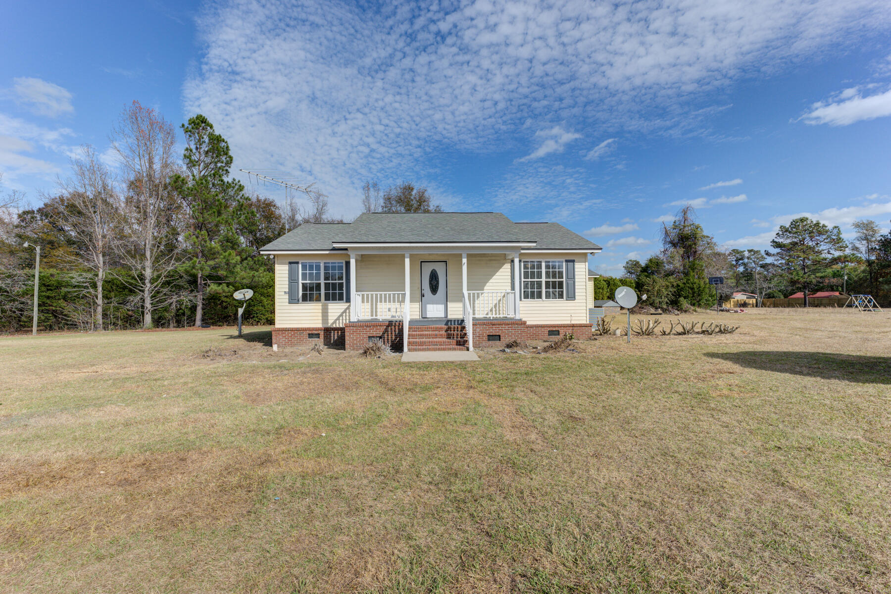 135 Green Acres Road Harleyville, SC 29448 - Photo 2 of 32 135 Green Acres Rd, Harleyville SC (2)