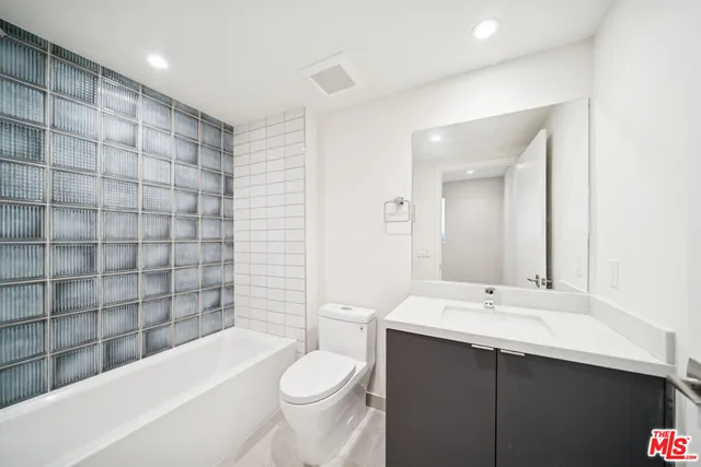 $4,611 | 1051 South Corning Street, Unit 103, Los Angeles, CA 90035