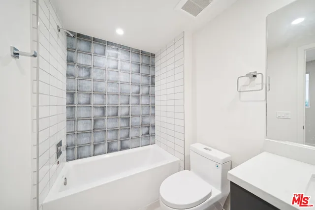 $4,611 | 1051 South Corning Street, Unit 103, Los Angeles, CA 90035