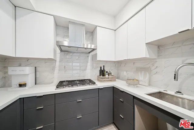 $4,611 | 1051 South Corning Street, Unit 103, Los Angeles, CA 90035