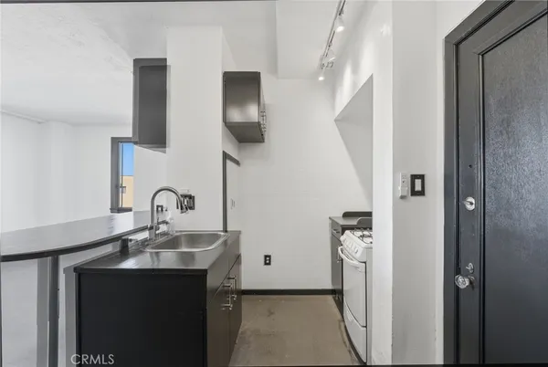 $306,500 | 315 West 3rd Street, Unit 410, Long Beach, CA 90802