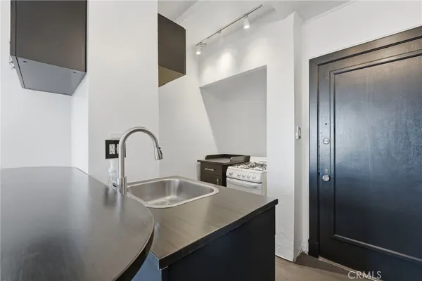 $306,500 | 315 West 3rd Street, Unit 410, Long Beach, CA 90802