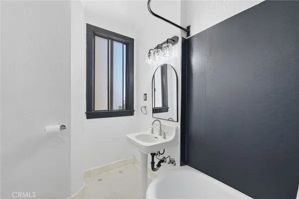 $306,500 | 315 West 3rd Street, Unit 410, Long Beach, CA 90802