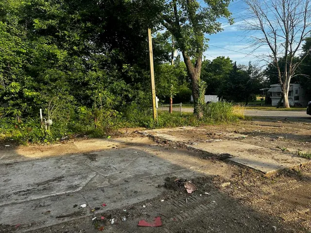 $2,500 | 111 Midkiff Street, Harrisburg, IL 62946