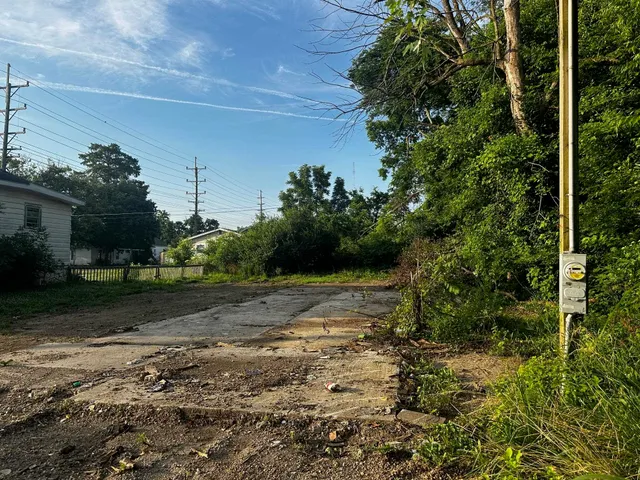 $2,500 | 111 Midkiff Street, Harrisburg, IL 62946