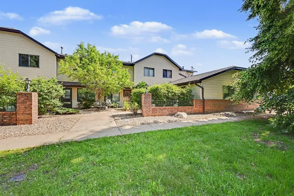 $195,000 | 1516 Helmo Avenue North, Oakdale, MN 55128