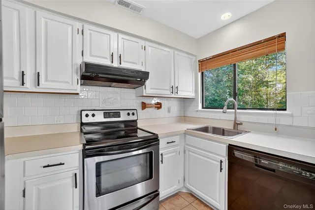 $374,999 | 132 Stonemeadow Drive, South Salem, NY 10590