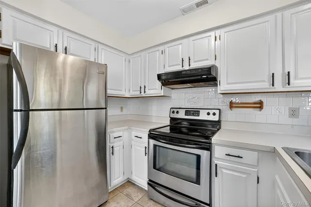 $374,999 | 132 Stonemeadow Drive, South Salem, NY 10590