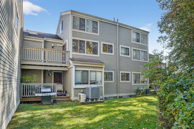 $374,999 | 132 Stonemeadow Drive, South Salem, NY 10590