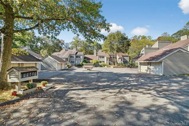 $374,999 | 132 Stonemeadow Drive, South Salem, NY 10590