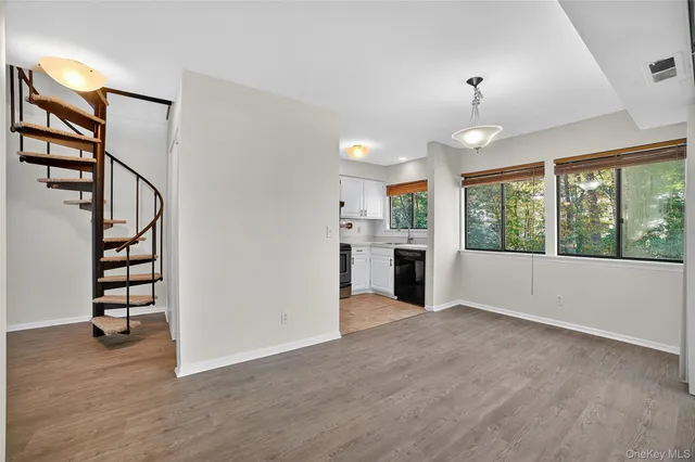 $374,999 | 132 Stonemeadow Drive, South Salem, NY 10590