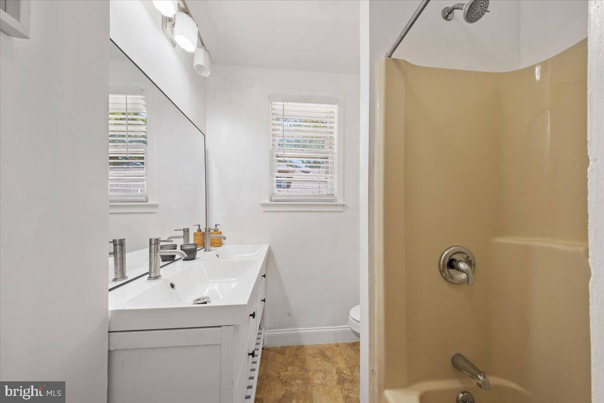313 Fairview Avenue Moorestown, NJ 08057 - Photo 20 of 47 a bathroom with a sink a toilet and shower