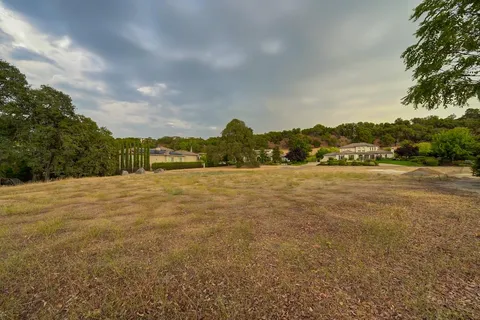 a view of outdoor space with city view