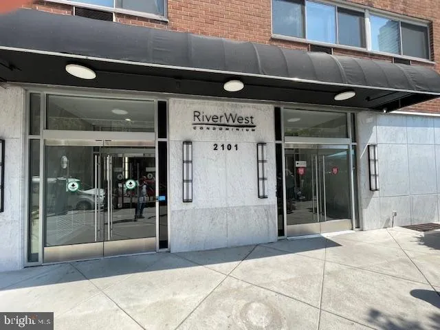 a view of a entryway of a building