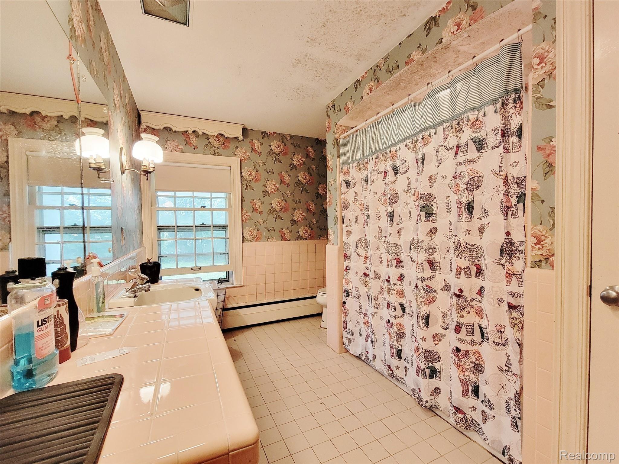 4090 North Rochester Road Rochester, MI 48306 - Photo 19 of 46 2nd Floor Bathroom