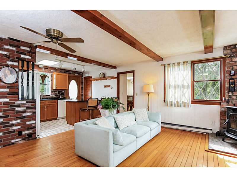 1 Major Arnold Road Narragansett, RI 02882 - Photo 3 of 25 Living Room.