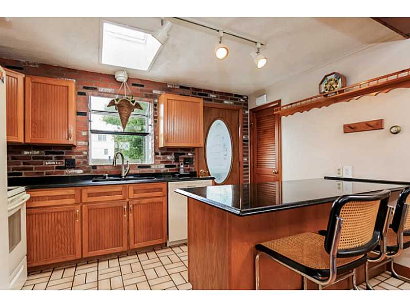 1 Major Arnold Road Narragansett, RI 02882 - Photo 10 of 25 Kitchen.