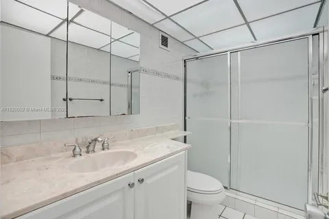$425,000 | 5005 Collins Avenue, Unit 424, Miami Beach, FL 33140