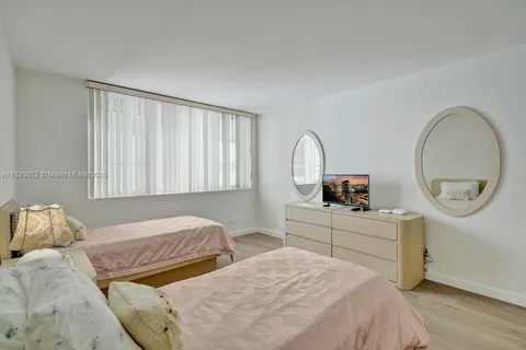 $425,000 | 5005 Collins Avenue, Unit 424, Miami Beach, FL 33140