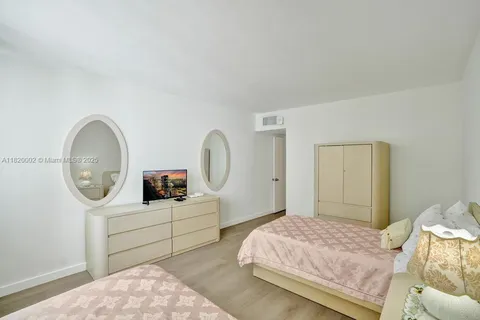 $425,000 | 5005 Collins Avenue, Unit 424, Miami Beach, FL 33140