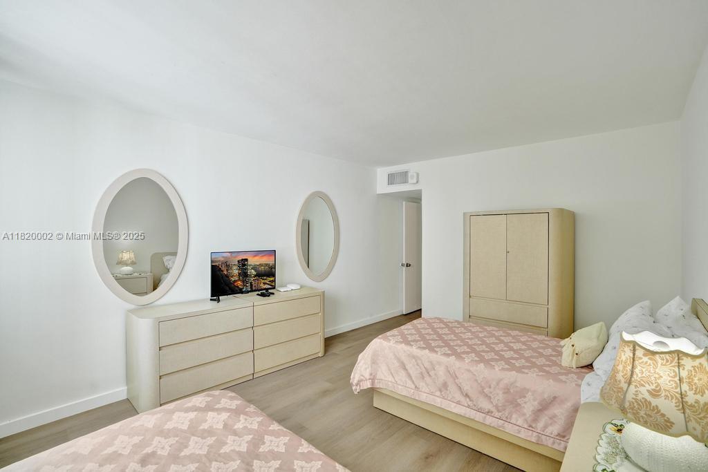 5005 Collins Avenue, Unit 424 Miami Beach, FL 33140 - Photo 14 of 22