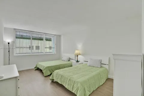 $425,000 | 5005 Collins Avenue, Unit 424, Miami Beach, FL 33140