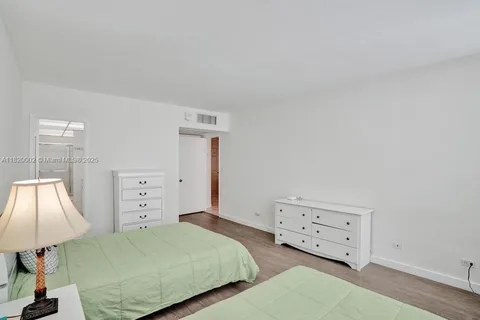 $425,000 | 5005 Collins Avenue, Unit 424, Miami Beach, FL 33140