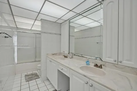 $425,000 | 5005 Collins Avenue, Unit 424, Miami Beach, FL 33140