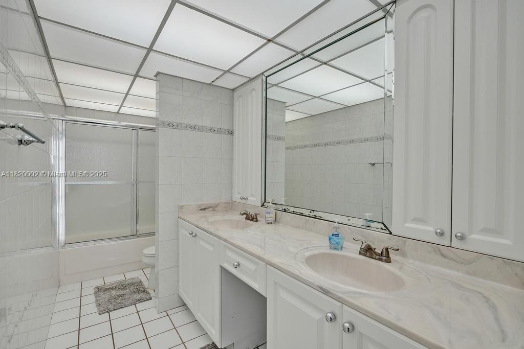 5005 Collins Avenue, Unit 424 Miami Beach, FL 33140 - Photo 20 of 22